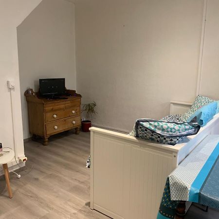 Studio Avec Cours Lägenhet Fourques  Exteriör bild