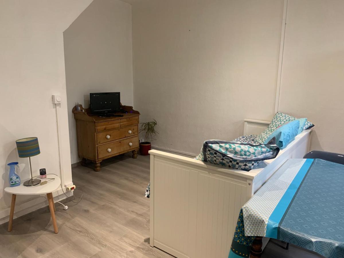Studio Avec Cours Lägenhet Fourques  Exteriör bild